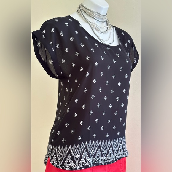 Pink Rose Black & White Cap Sleeves. Light Summer Blouse   SZ M - Picture 1 of 10